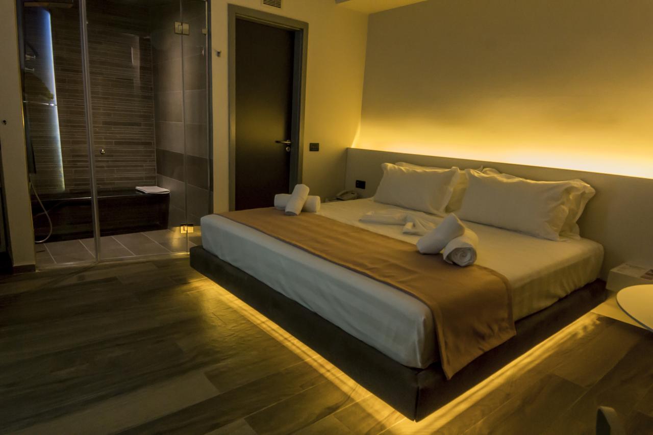 Pandora Tirana
